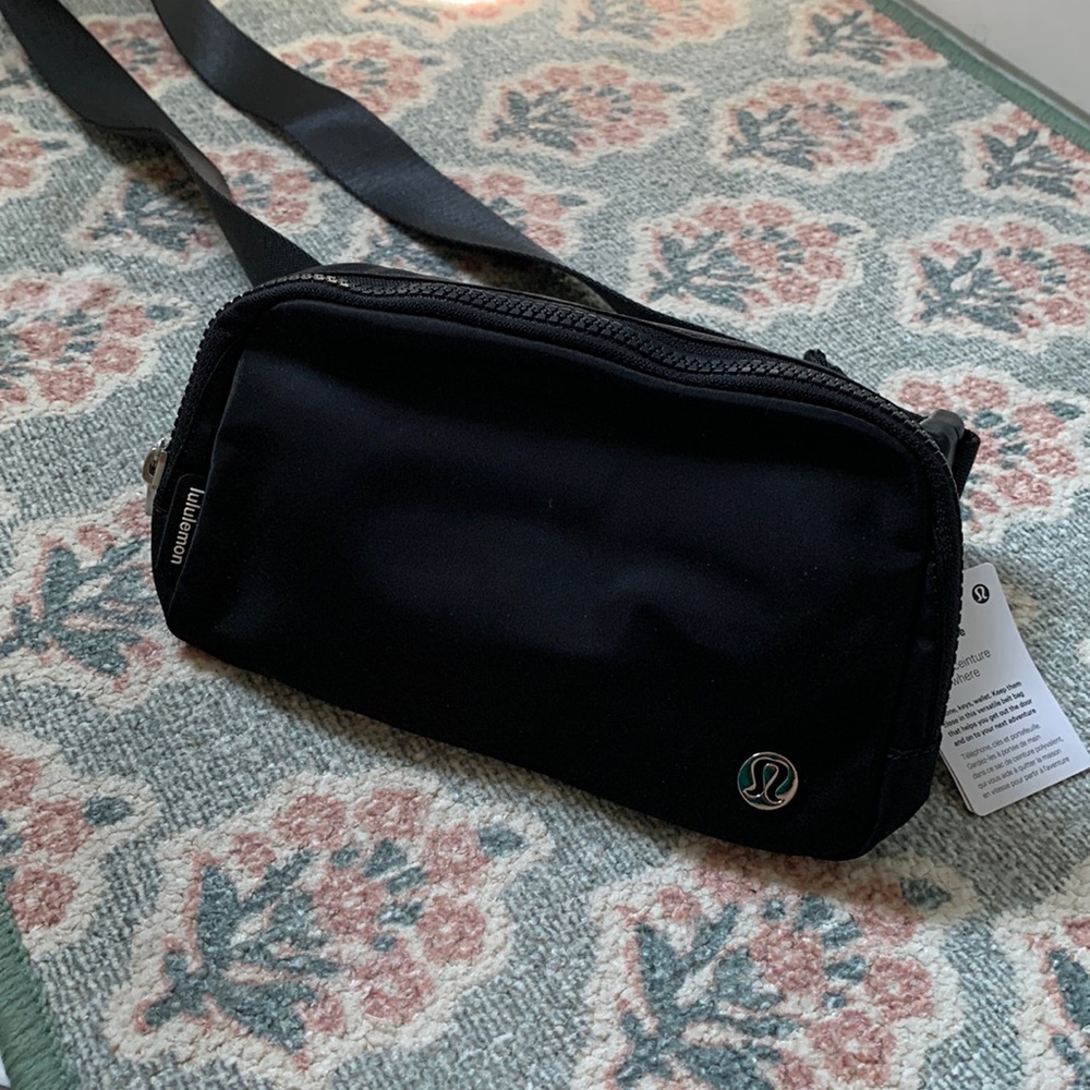 NWT Lululemon Everywhere Belt Bag